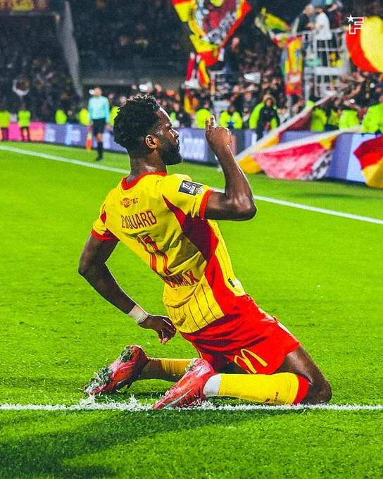 RC Lens mène 1-0 face à Lorient à la mi-temps - Bollaert-Delelis